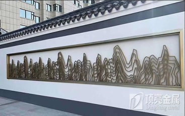 小区外围墙上安装不锈钢异形件，增加灵动艺术效果